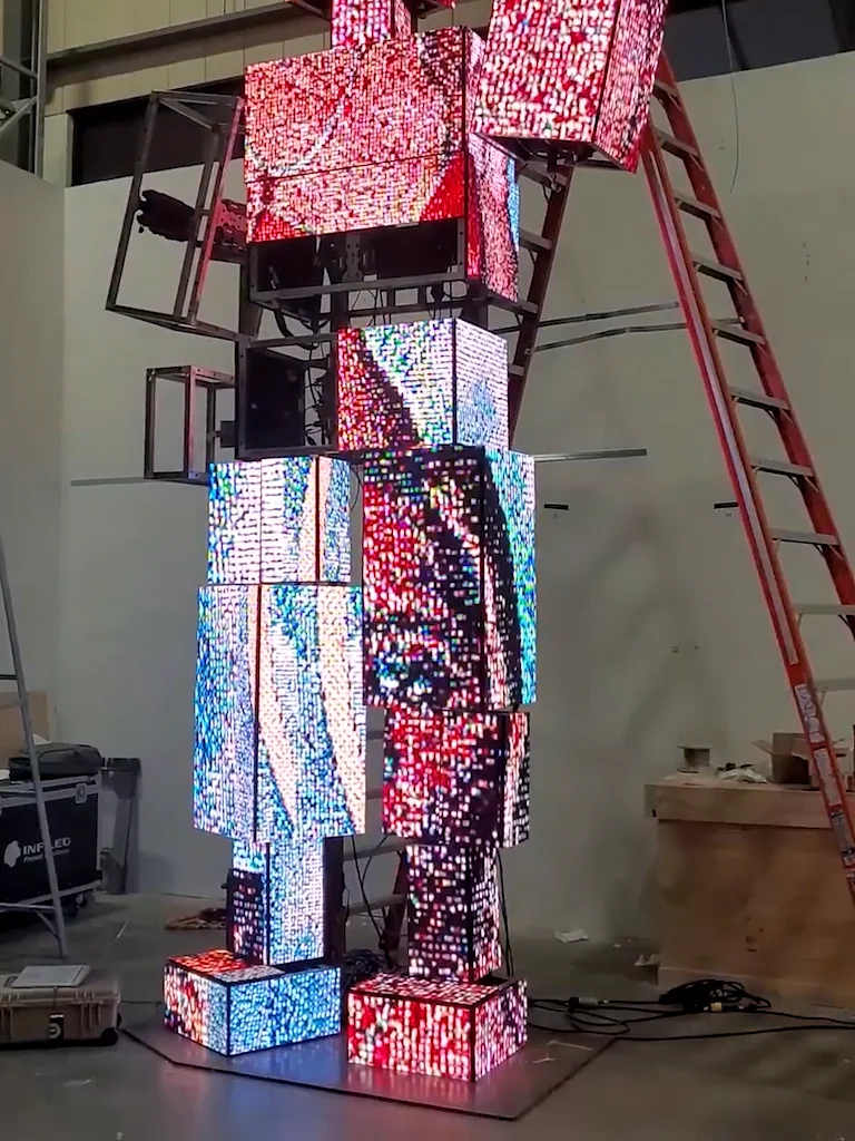 LOUIS VUITTON ディスプレイ ハンガー 8本 Building displays (and robots) for Louis Vuitton's 200th - Essay Video