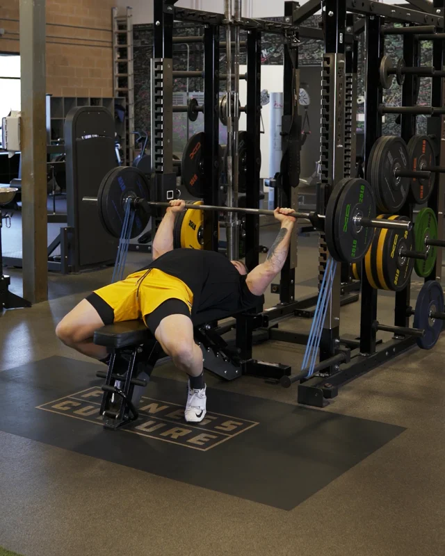 Smith bench press online with bands