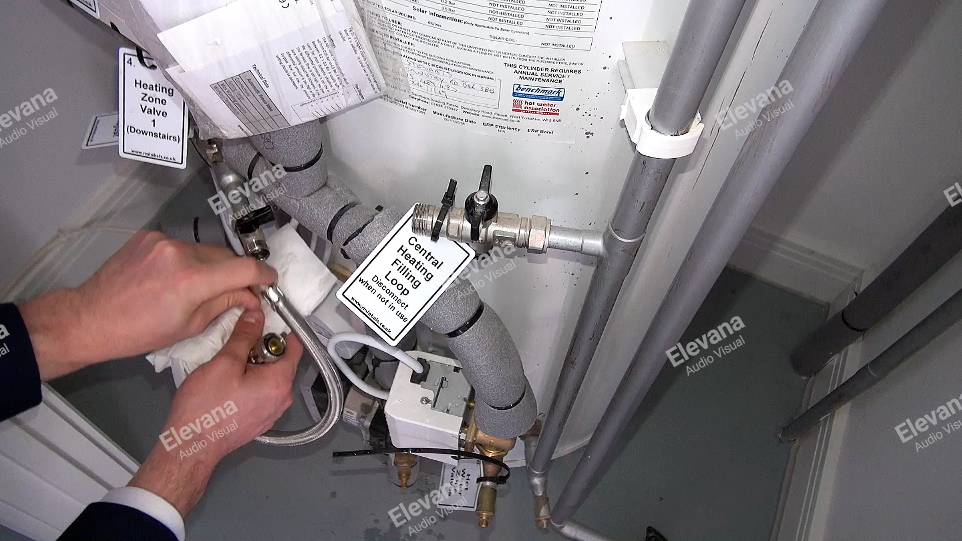 How to re-pressurise your cylinder (Thermaq Evocyl) on Vimeo