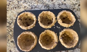 Lizz's Ugly Bakery: Chocolate Chip Cookie Cups!