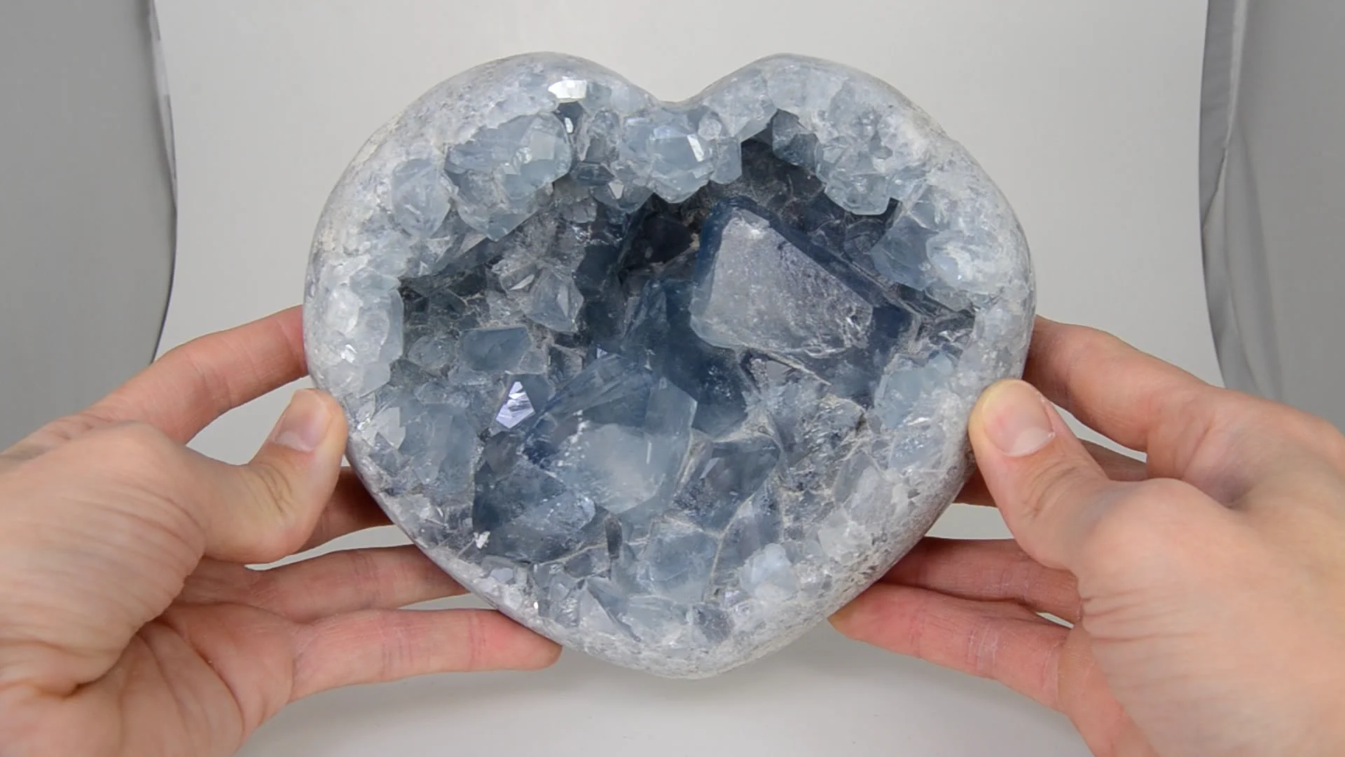 D1099 Celestite Heart on Vimeo