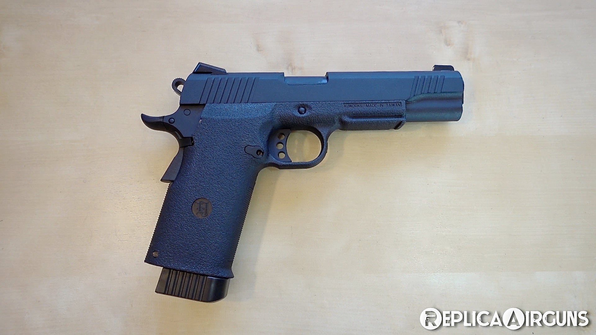 KJWorks KP-11 Hi-Capa 1911 CO2 Blowback Airsoft Pistol Table Top Review