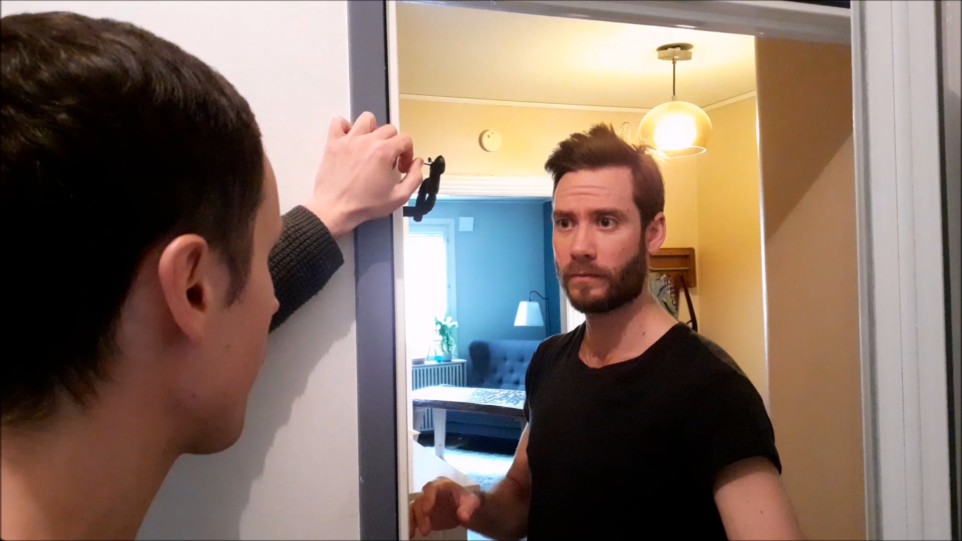 Self-tape för reklamfilm.
Instruktion(utan manus): "enerverande granne tänk Cable Guy".
Vår påhittade premiss: "Arbetslös/rastlös/skådisgranne under Coronapandemin som är lite väl på sin vägg i vägg granne"