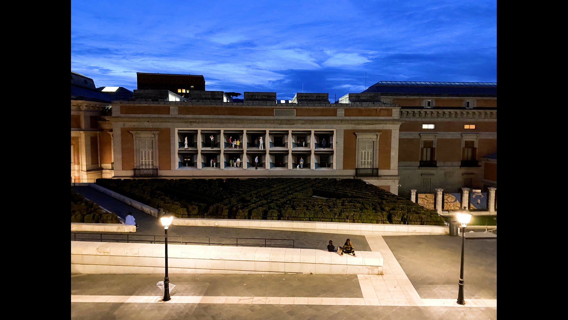 'Tráfico Humano' / Alicia Moneva / 
Festival de Luz Madrid 2021 / proyección en Museo del Prado