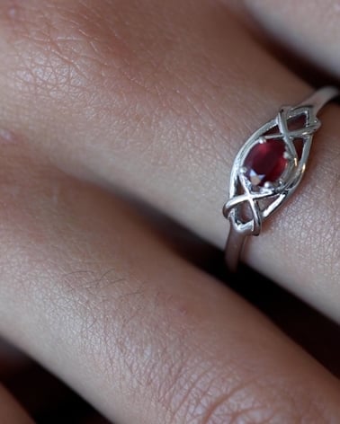 Video: 925 Silver Ruby Ring
