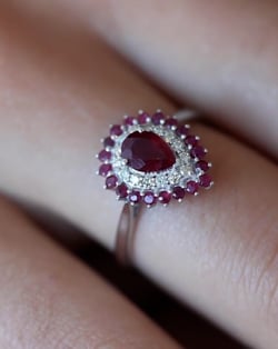 Vidéo: Bague Rubis et diamants sur Argent 925 3.15grs
