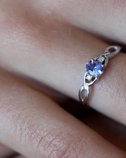 Vidéo: Bague Or Blanc Tanzanite et diamants 2.2grs