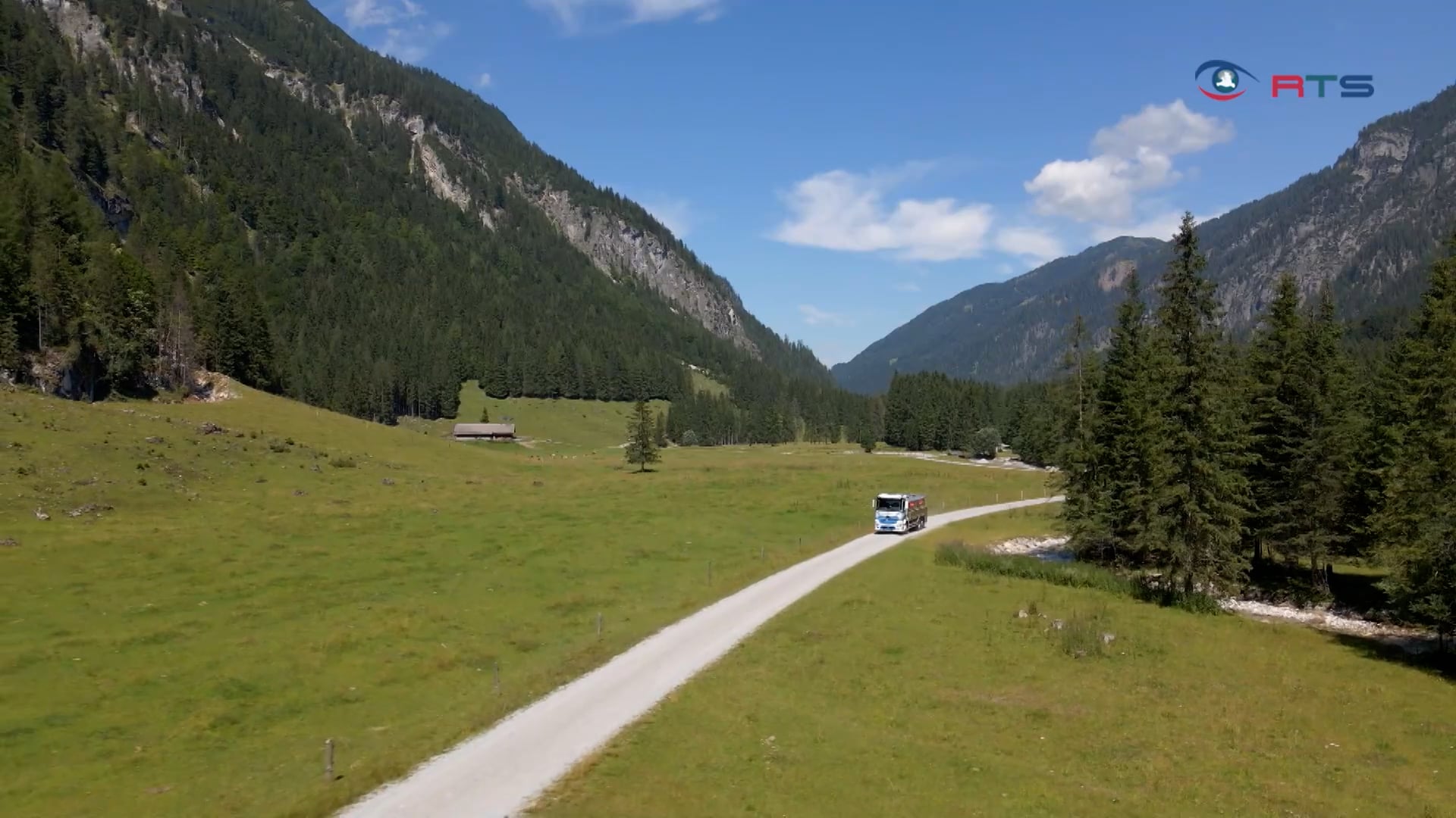 von-der-alm-in-die-molkerei-die-spannende-arbeit-der-landwirte-und-milchfahrer