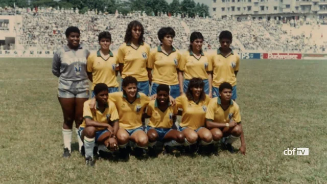 Pioneira do futebol americano feminino no Brasil, carioca disputa a liga  dos EUA