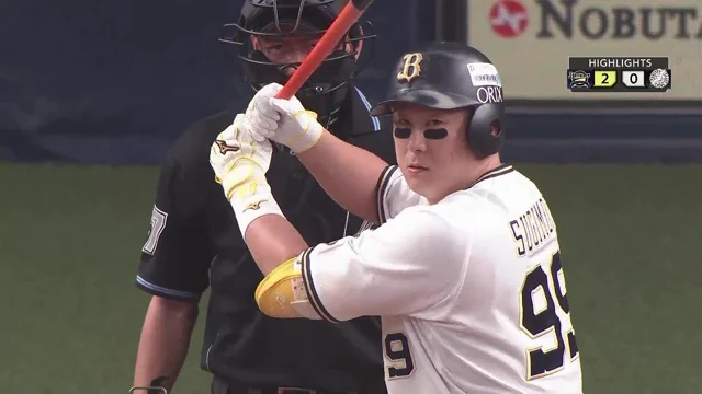 Adam Jones of the Orix Buffaloes hits a solo home run in the ninth inning  of Game 5 of the Japan Series against the Yakult Swallows at Tokyo Dome on  Nov. 25