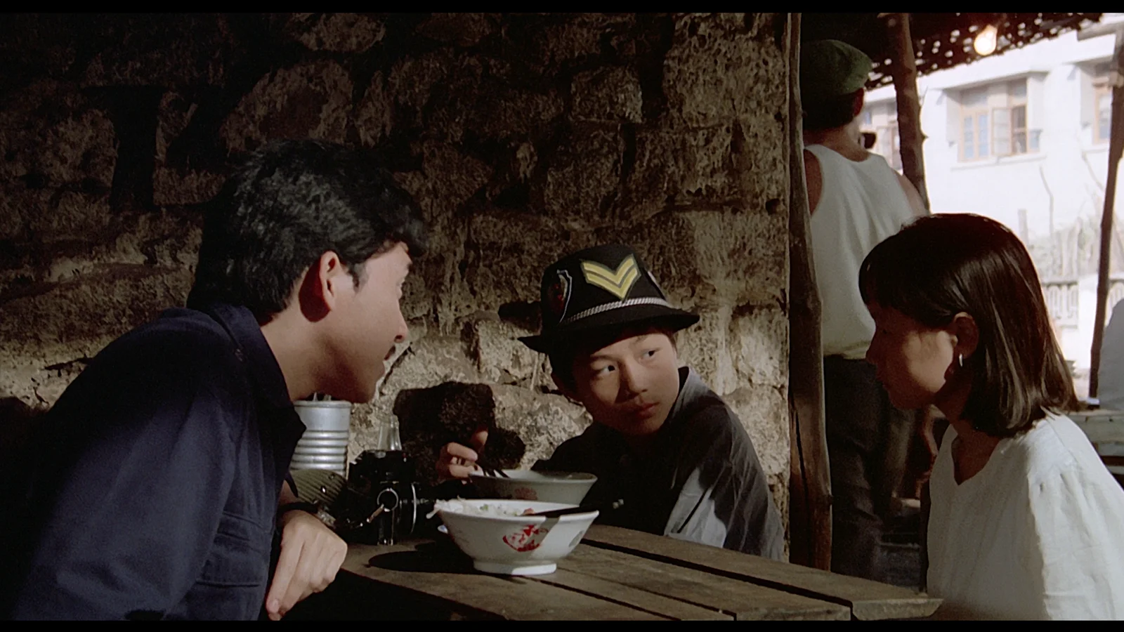 投奔怒海 / BOAT PEOPLE('82香港) クライテリオン・コレクション Boat People Criterion Collection Blu-Ray Review! - YouTube