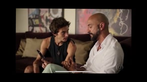 Cena como Benjamin, em Amor de Mãe (2021)