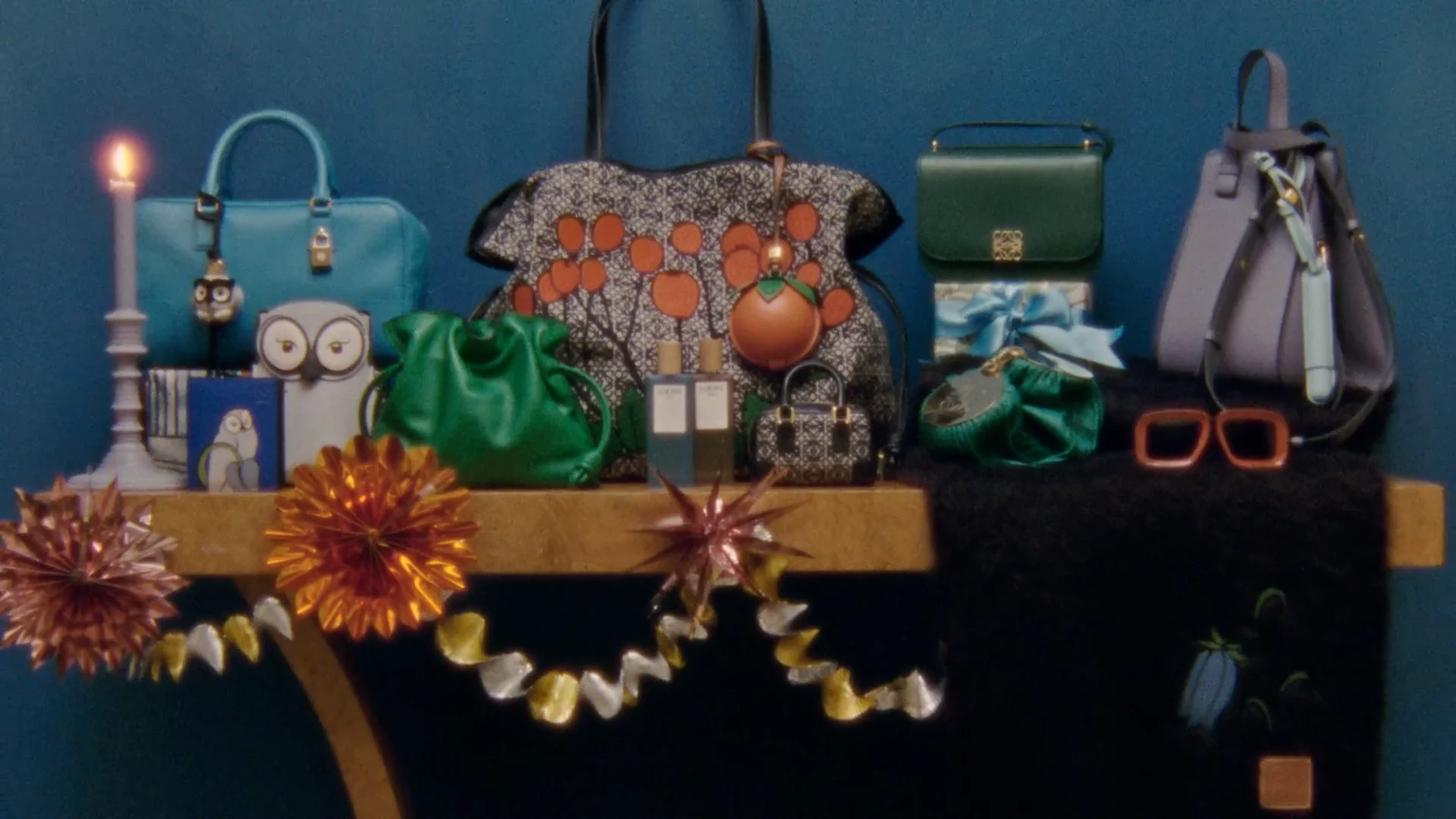 LOEWE Perfumes - Present the holidays