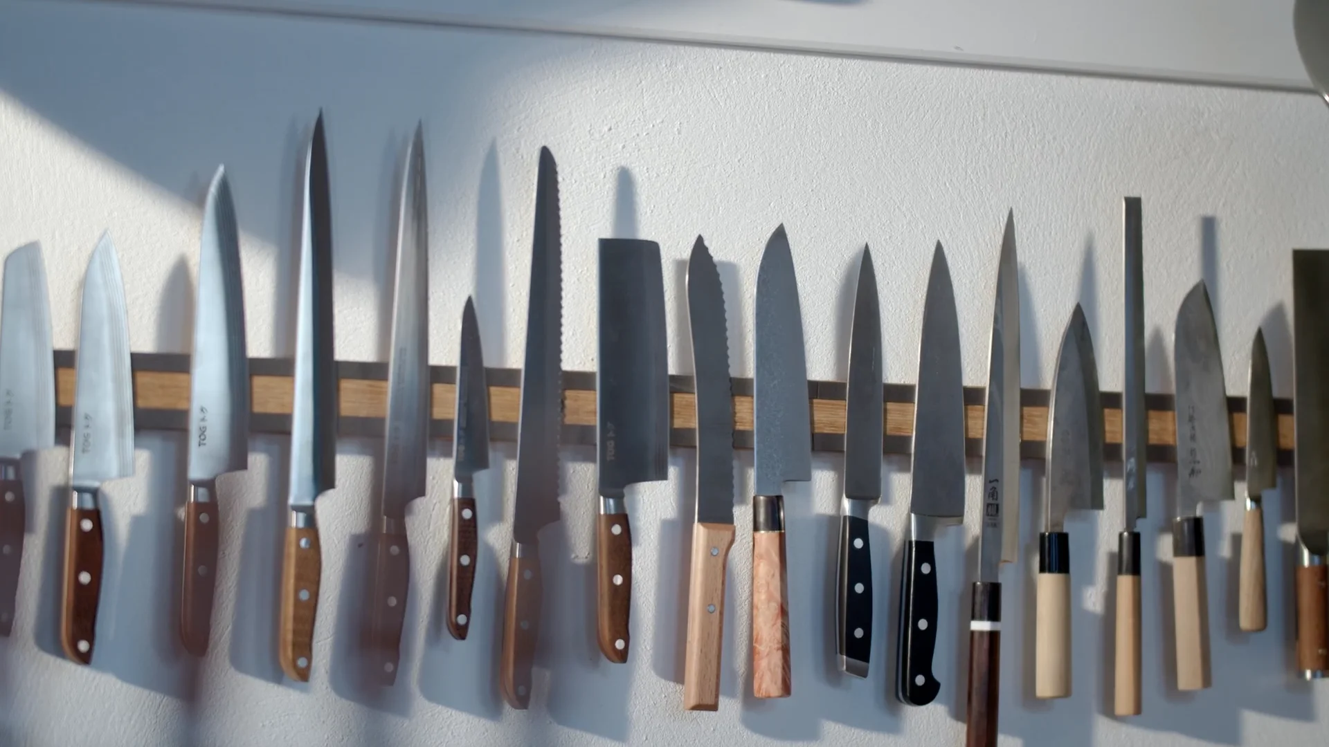 Knife Sharpener FAQ - Serrated Knife on Vimeo