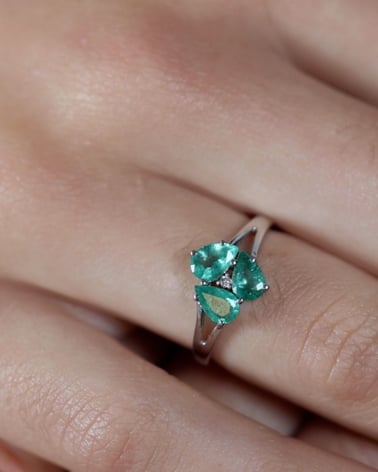 Video: 925 Silver Emerald Diamonds Ring