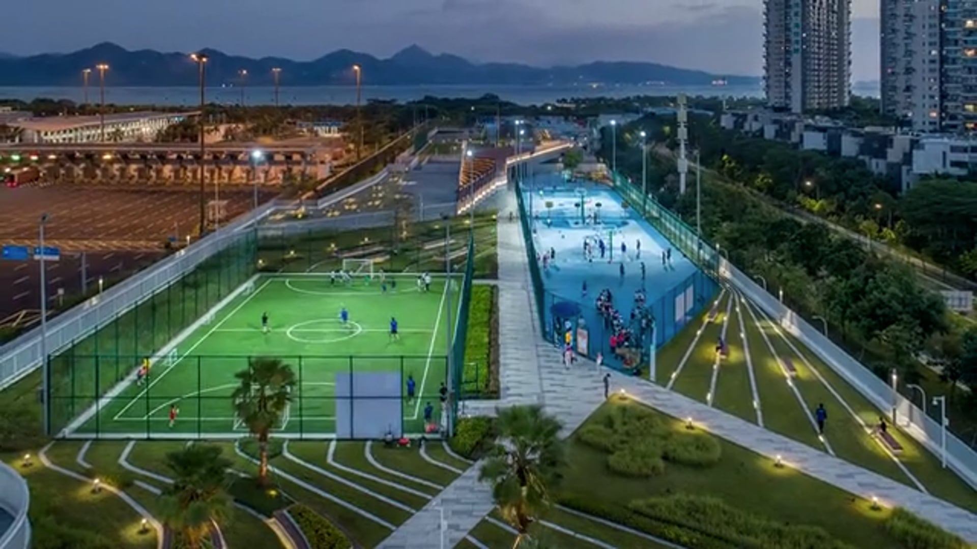 極美品★THE RERACS★幻人気完売★LONG STADIUM JUMPER Crossboundaries - Shenzhen Skypark, a recreational urban strip