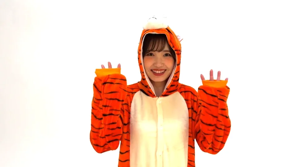 内田彩2022年カレンダー」の予約限定販売決定！ | 内田彩 OFFICIAL WEBSITE