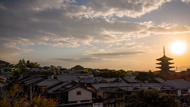 京都東山夕方から夜までのタイムラプス(秋)