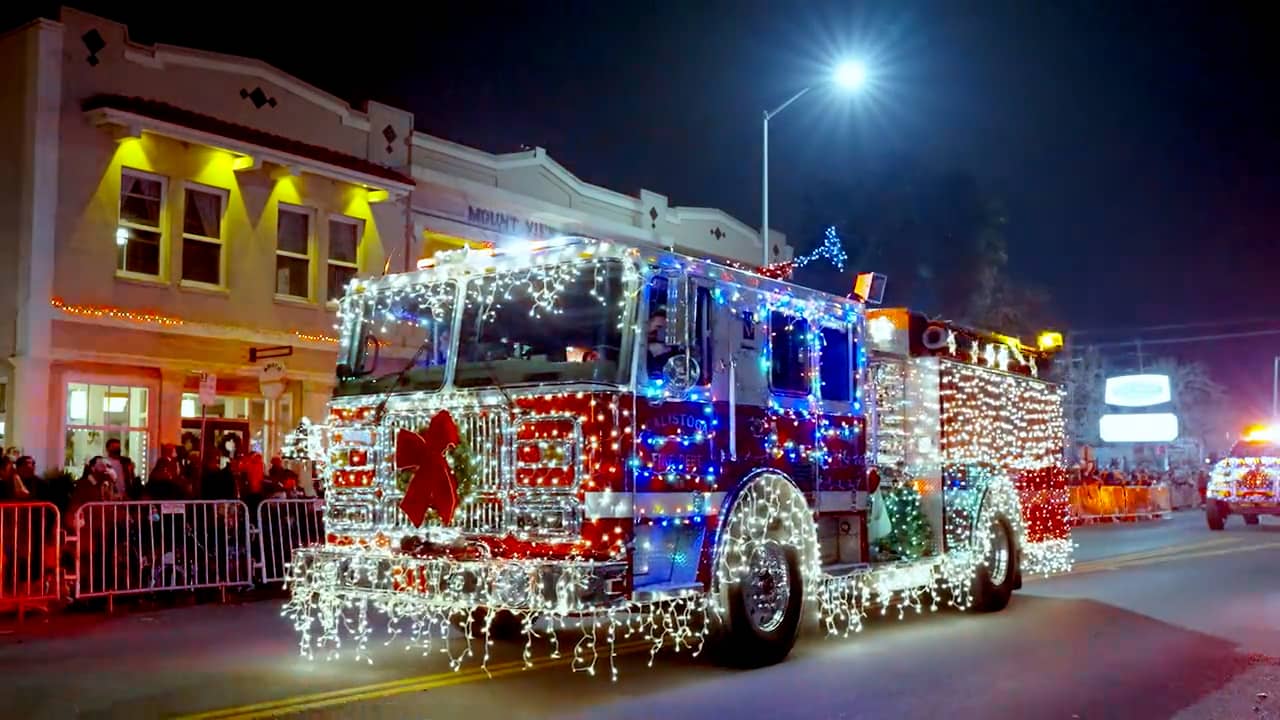 Calistoga Lighted Tractor Parade In 6 Min. on Vimeo