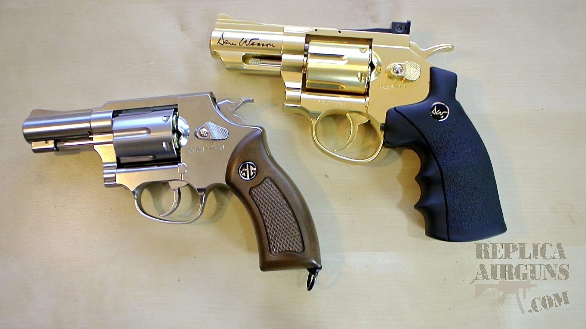 ASG Dan Wesson 2.5 inch Gold - G&G G731 2.5 Airsoft Pistol Table Top Review Comparison