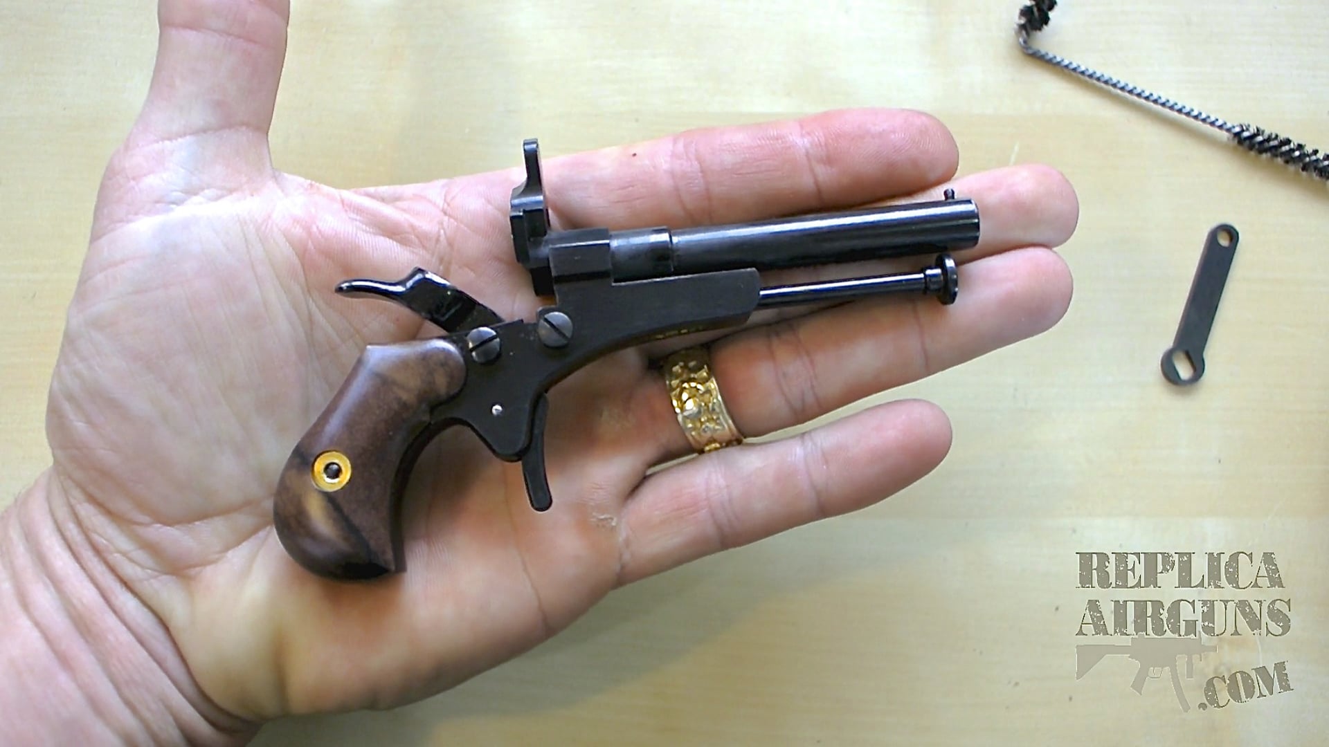 Pedersoli Derringer Guardian #11 4.5mm .177 Pellet Pistol Table Top Review