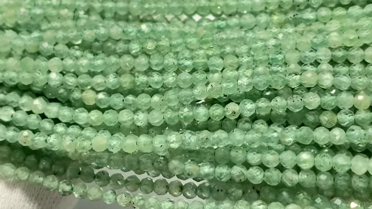グリーンカイヤナイト ラウンドカット2.5mm 1連｜天然石ビーズの