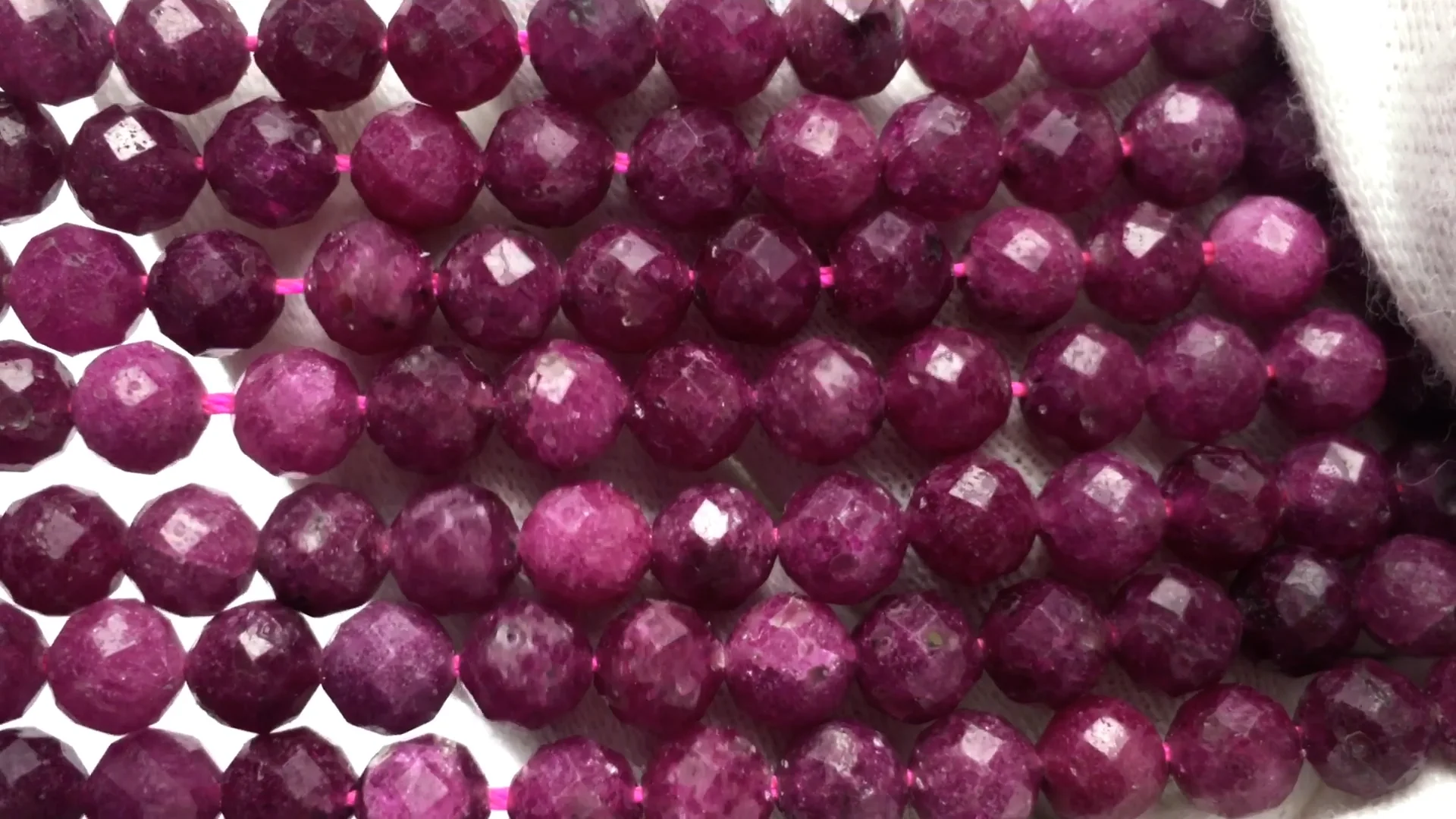 ルビー ラウンドカット5mm 1連｜天然石ビーズの卸問屋・通販