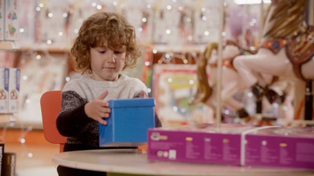 Crecemos jugando. TOYS"R"US.