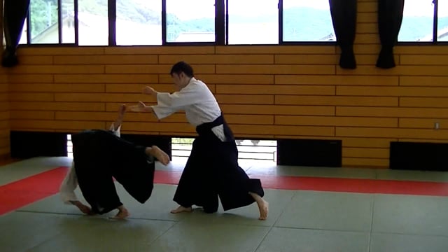 胸突き呼吸投げ前方投げ