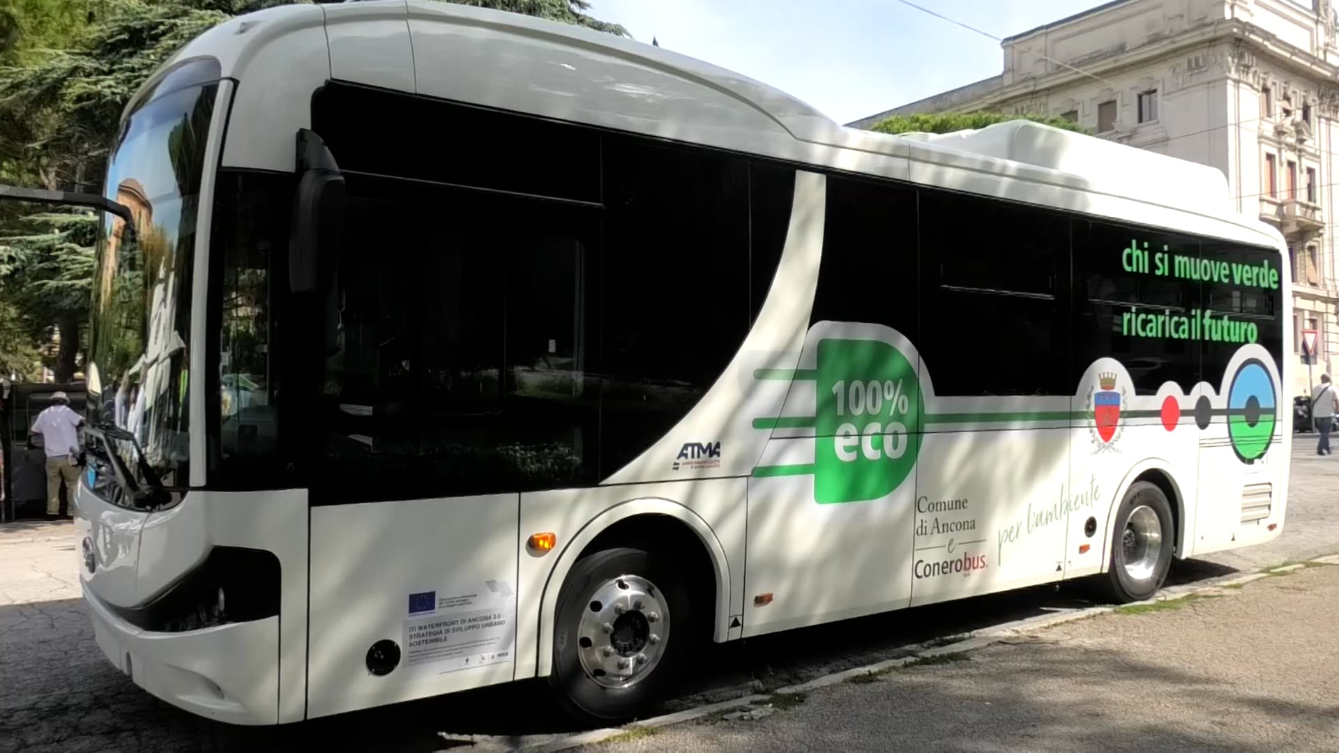 Conerobus più green con due nuovi bus elettrici