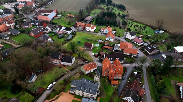 Volle Hütte, voller Kindergarten: Ein Dorf für die Zukunft