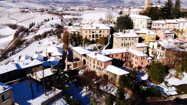 Castello di Neive sotto la neve 