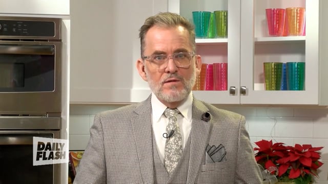 HOLIDAY MUST HAVES | JUSTINE SANTANIELLO | DailyFlash