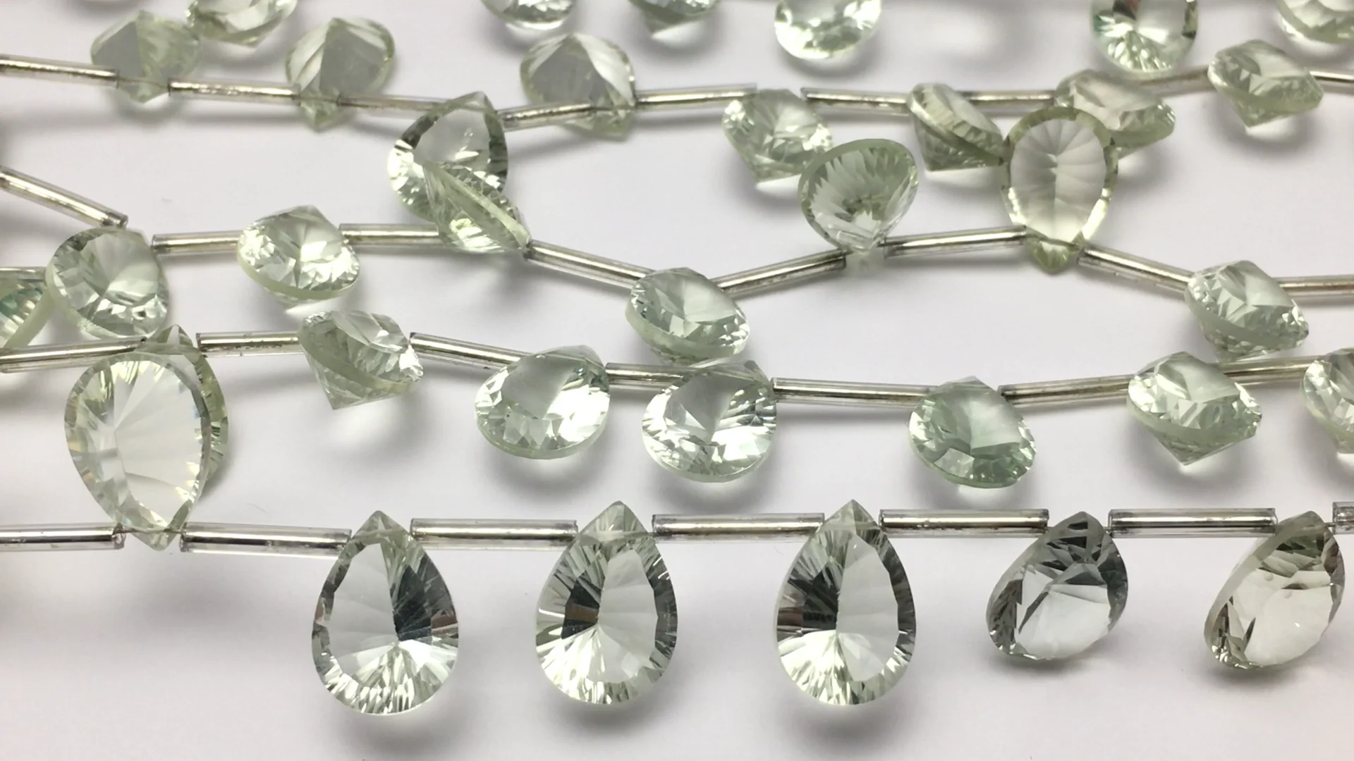 グリーンアメジスト ペアシェイプ コンケーブカット14×10mm 1連（8粒