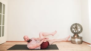 Schwebespannung für den Beginn einer Yogapraxis
