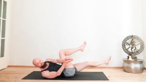 Balance für Geist und Körper durch Faszien Yoga