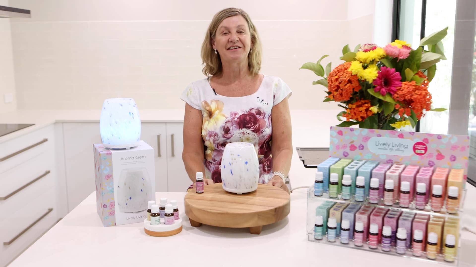 Lively Living AromaGem Ultrasonic Diffuser on Vimeo