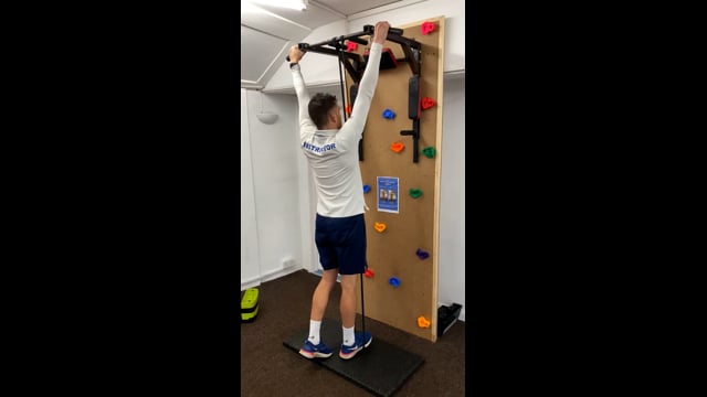 V - Black band pull ups 