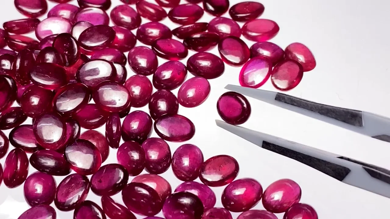 ルビー オーバル カボション8×6mm 2個｜天然石ビーズ・ルース