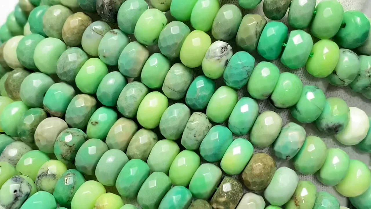 天然色グリーンカルセドニー ボタンカット8×8×5mm 半連/1連