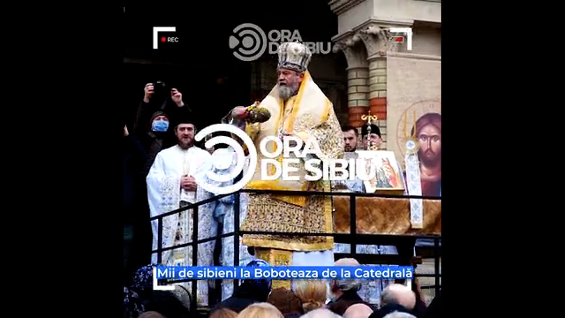Mii de sibieni la Boboteaza de la Catedrală - ”Luăm aghiasmă pentru sănătate și bunăstarea familiei”