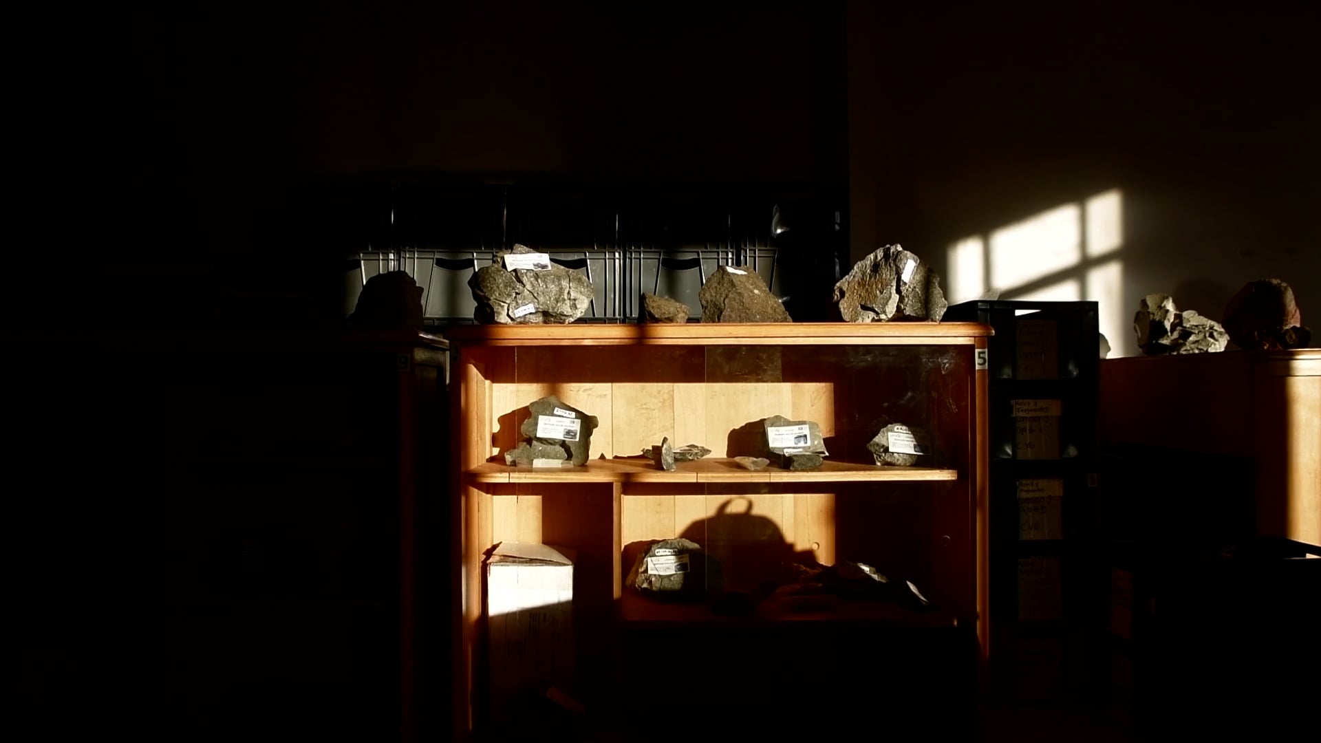 Vivimos sobre piedras calientes (2019)