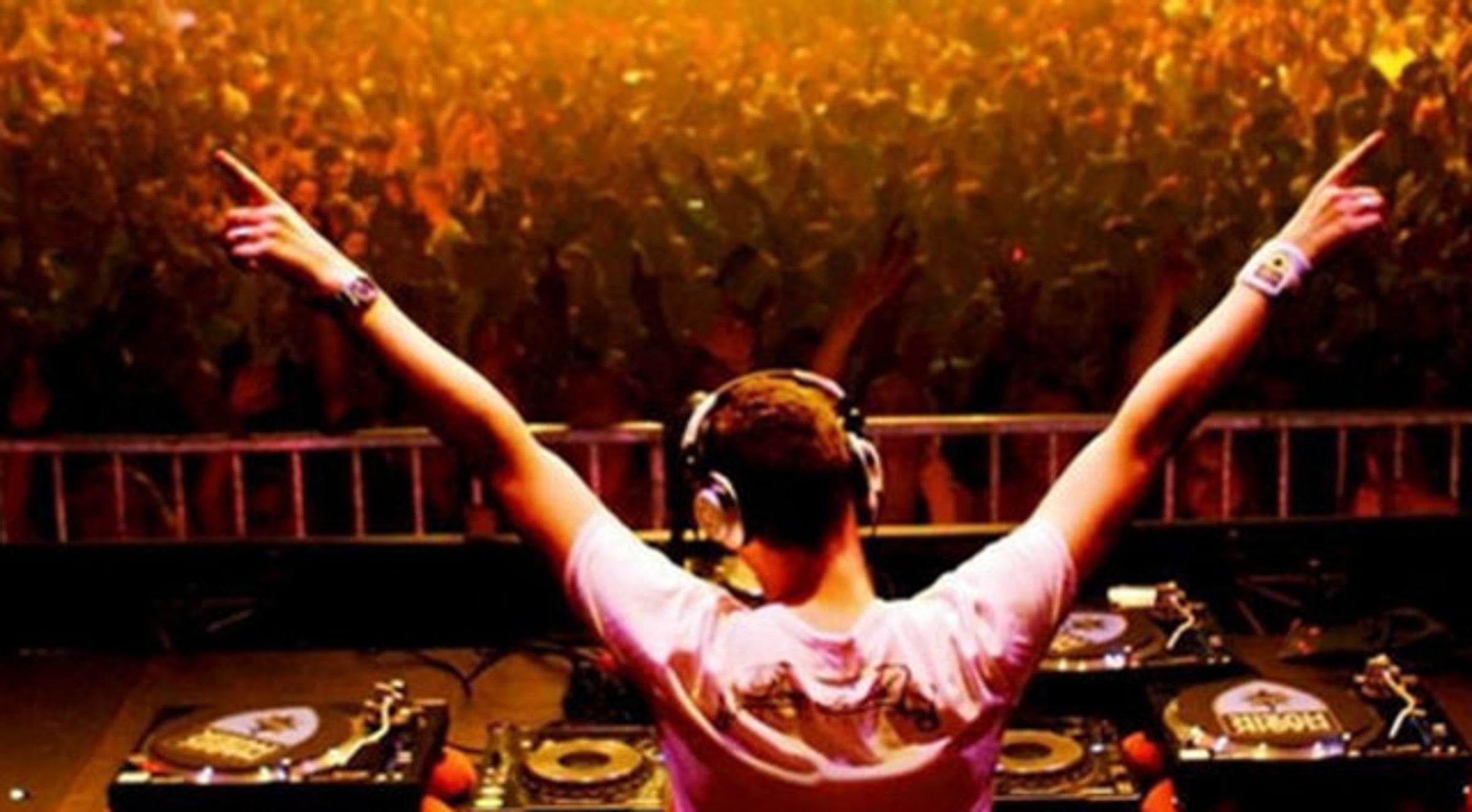 Игра на нокиа диджей. Alex spark. Комментарий к игре диджея. Dj tour. Диджей новак.