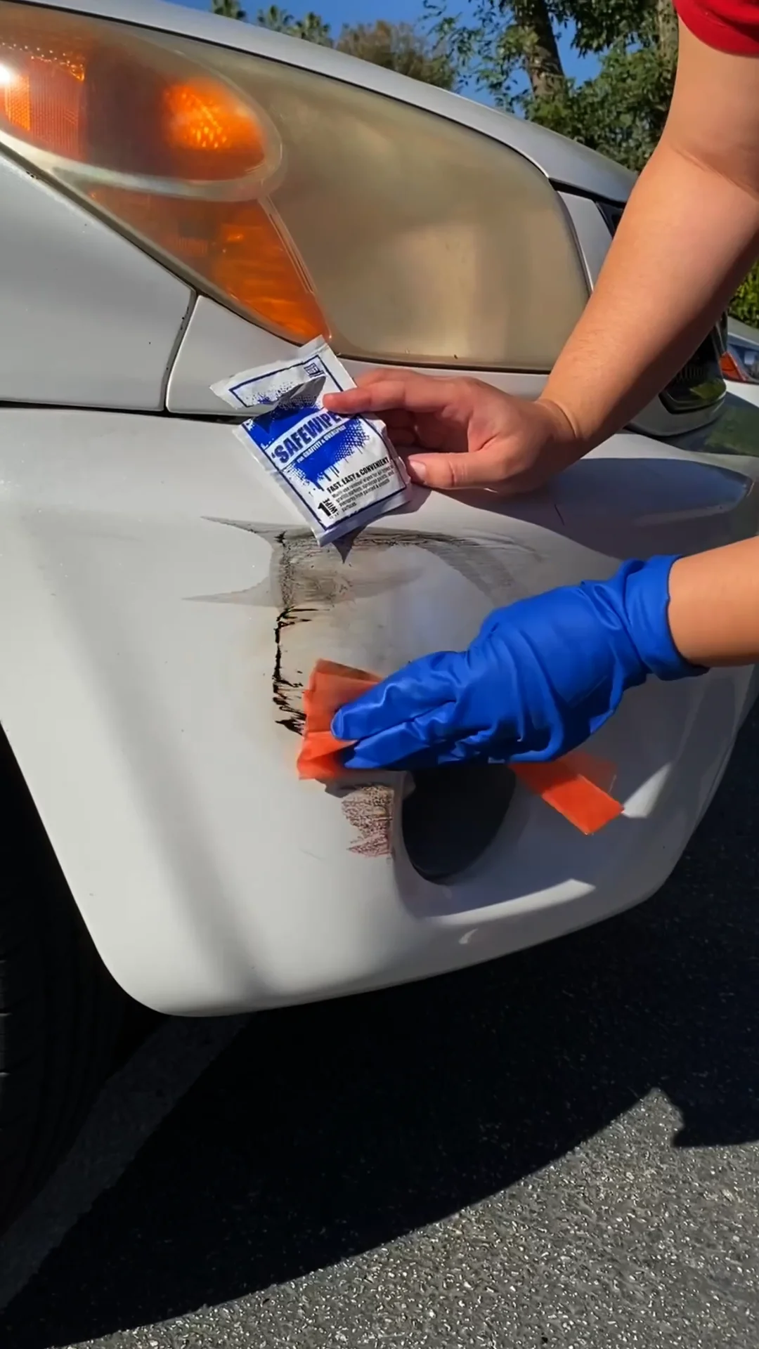 Removing Paint from Car with Graffiti Safewipes on Vimeo