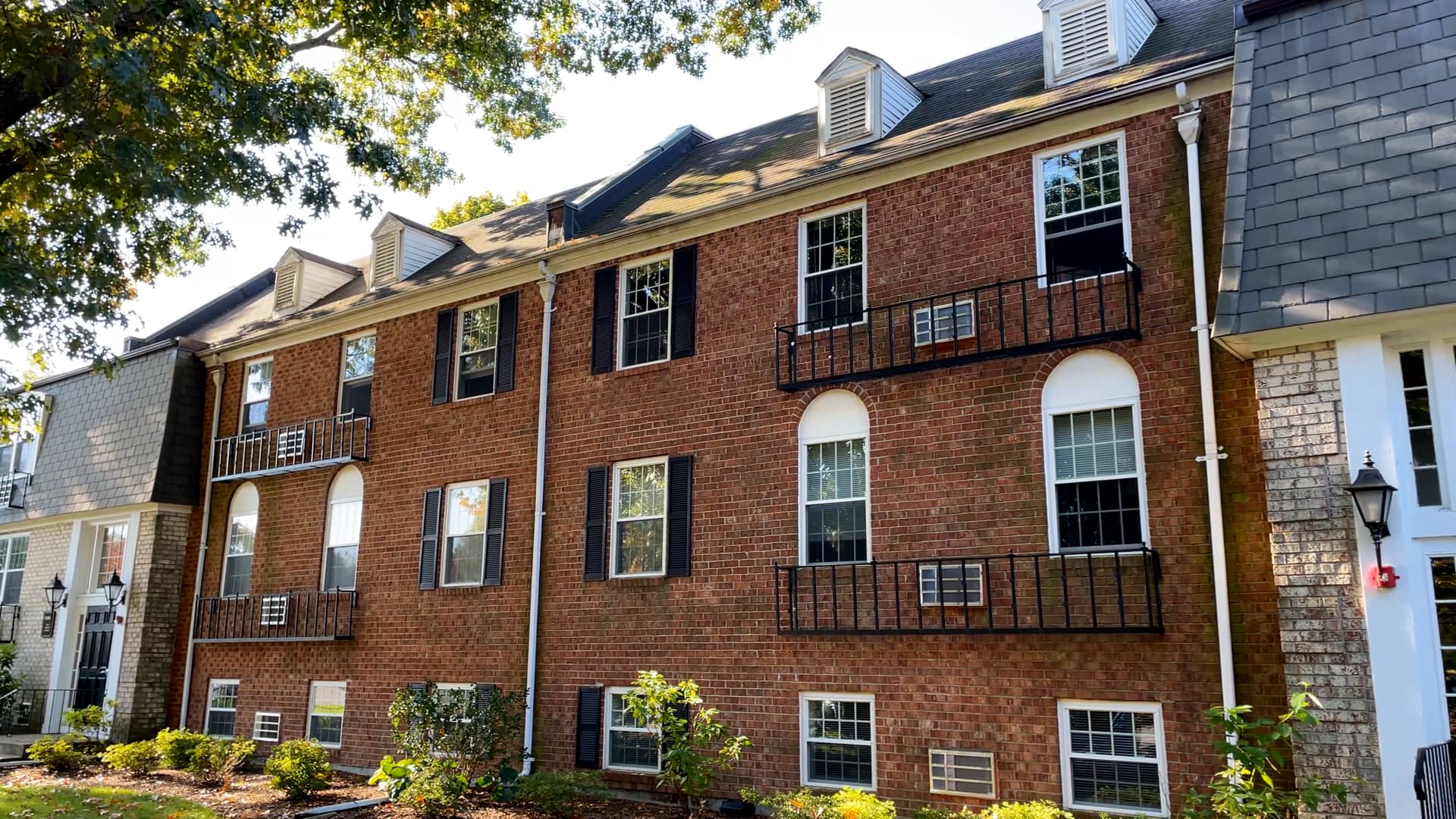 Beverly Commons Community and Model Apartments on Vimeo