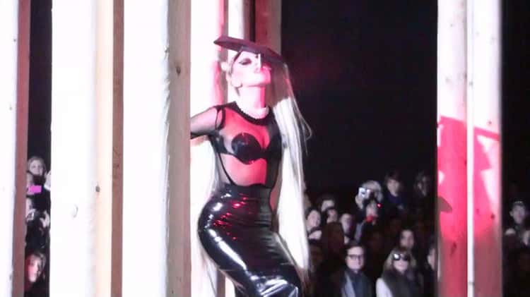 Mugler gaga discount video