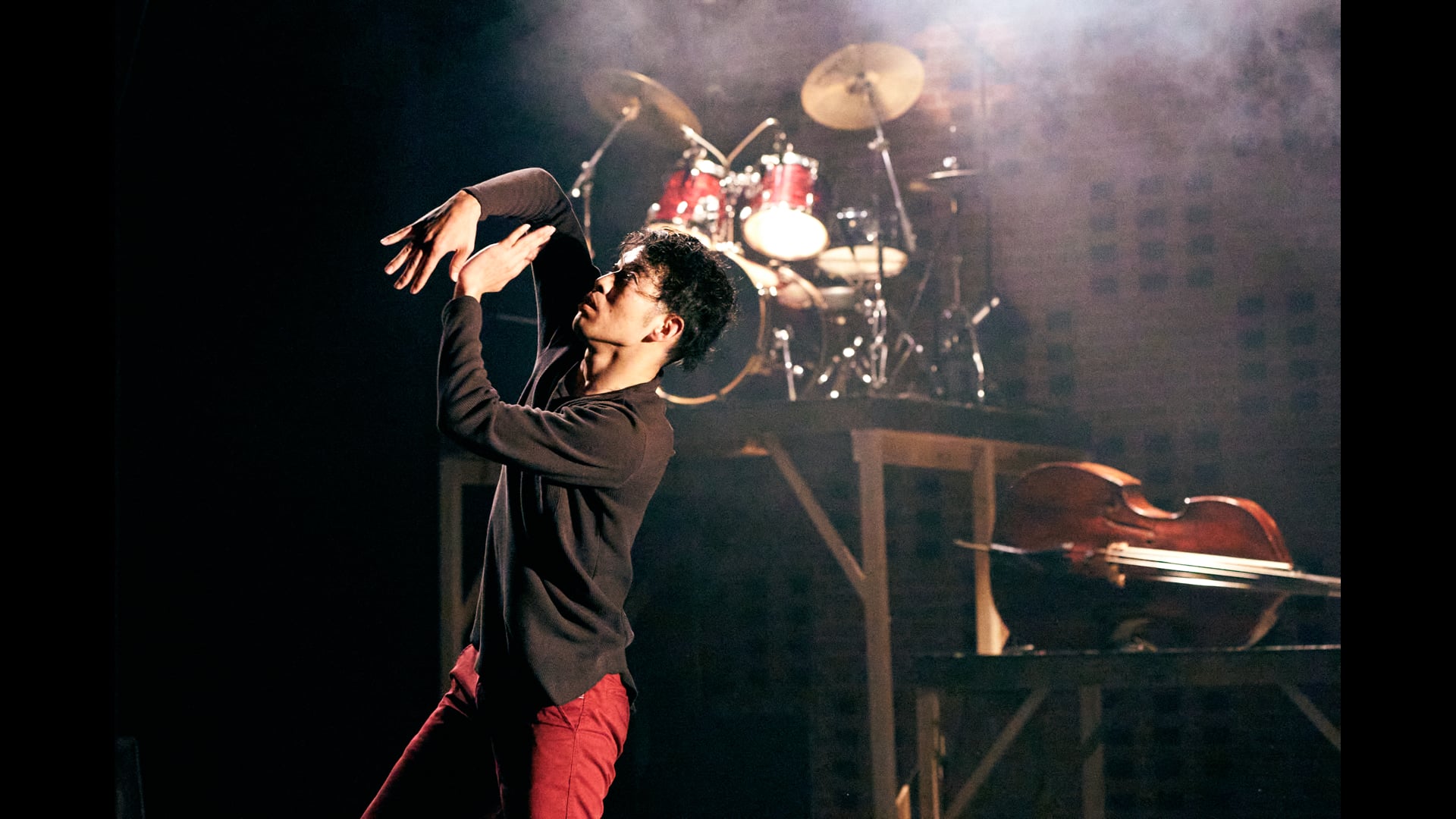 Dance piece 'Defection for beginners:The country of VOICE'「亡命入門：声ノ国」