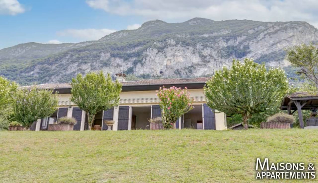 VEYRIERDULAC MAISON A VENDRE 1 880 000 € 172 m² 7 pièce(s) on Vimeo