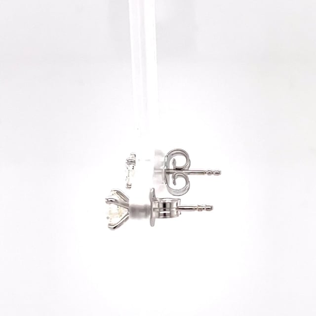 1.50 carat classic diamond earrings in platinum with four prongs