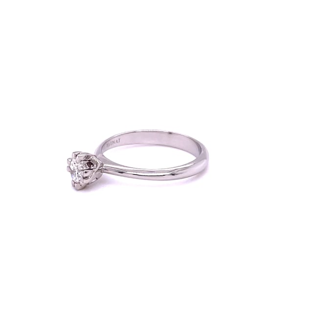 0.70 quilates anillo solitario diamante diseño en oro blanco con ocho garras